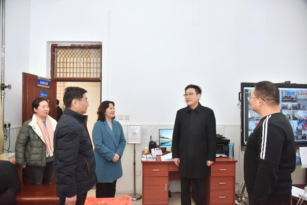 校领导走访慰问寒假值班值守人员